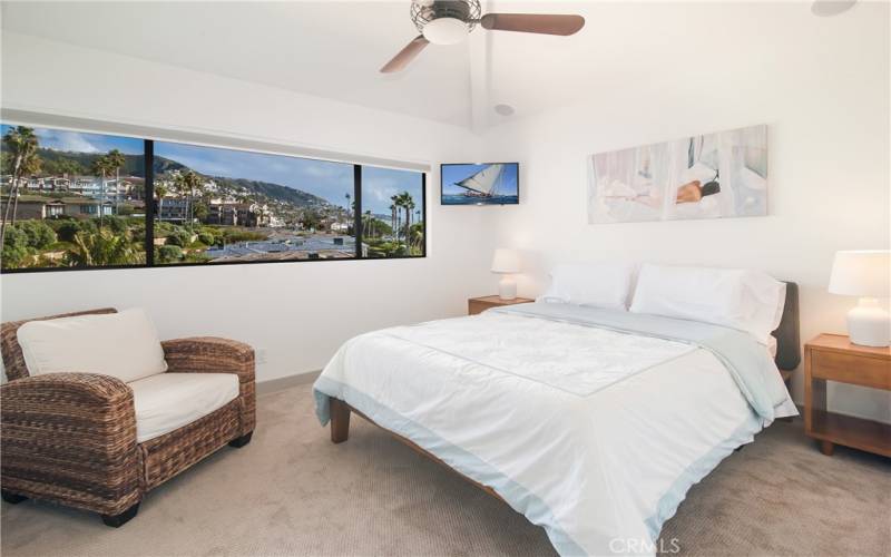 Secondary bedroom with en-suite and views of hills, ocean and Montage