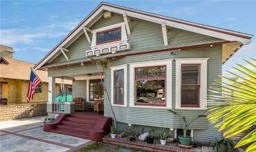 2024 W 30th Street, Los Angeles, California 90018, 3 Bedrooms Bedrooms, ,2 BathroomsBathrooms,Residential,Buy,2024 W 30th Street,SR23223376