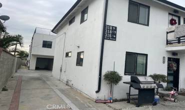 316 E 61st Street, Los Angeles, California 90003, 10 Bedrooms Bedrooms, ,5 BathroomsBathrooms,Residential Income,Buy,316 E 61st Street,RS23227700