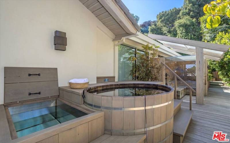 Japanese soaking tub and cold plunge pool