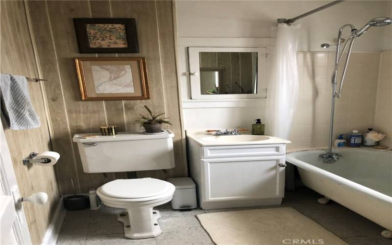 One of the back unit bathrooms - photo taken by the owners