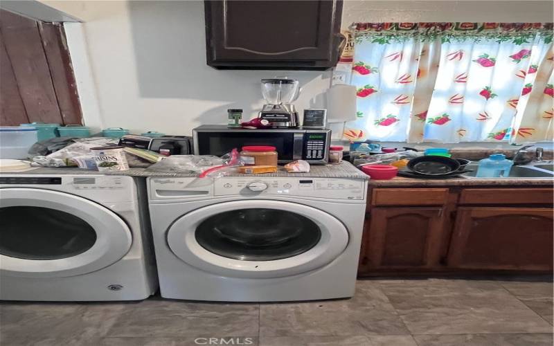 3738 Laundry area