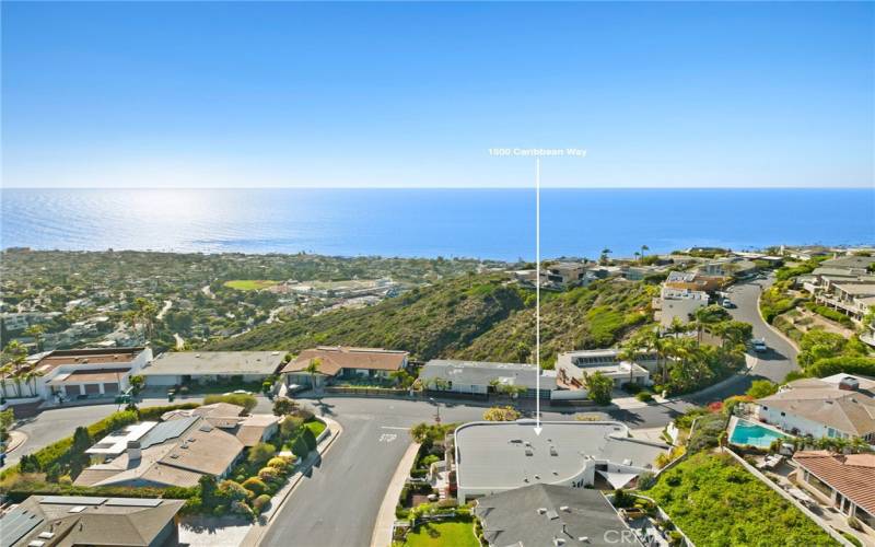 Conveniently located near Laguna's Village, renowned restaurants, galleries, and beaches, this home epitomizes coastal living in Laguna Beach.