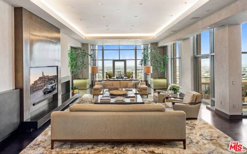 11ft ceilings, wrap-around views, and an impressive ambiance!