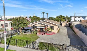 523 W 76th Street, Los Angeles, California 90044, 5 Bedrooms Bedrooms, ,2 BathroomsBathrooms,Residential Income,Buy,523 W 76th Street,PW24006464