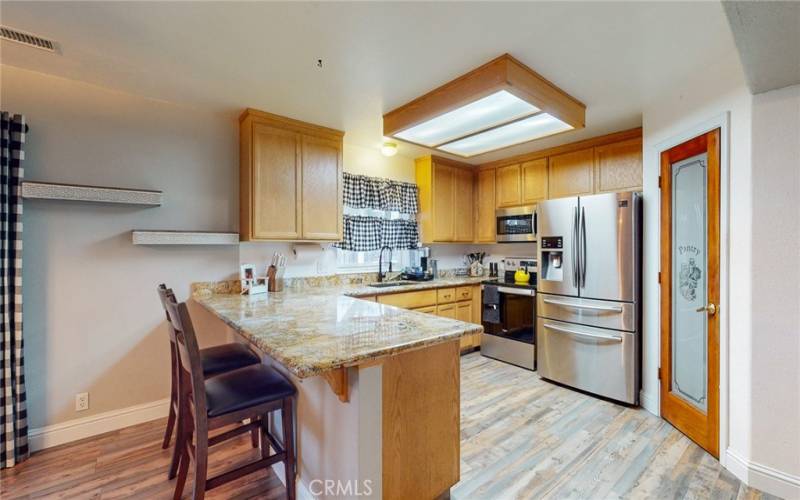 Granite Counter tops, Newer Stainless Appliances & Pantry