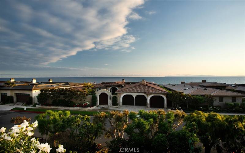 Straight on Catalina Views!