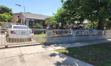822 E 88th Place, Los Angeles, California 90002, 6 Bedrooms Bedrooms, ,Residential Income,Buy,822 E 88th Place,DW22158936