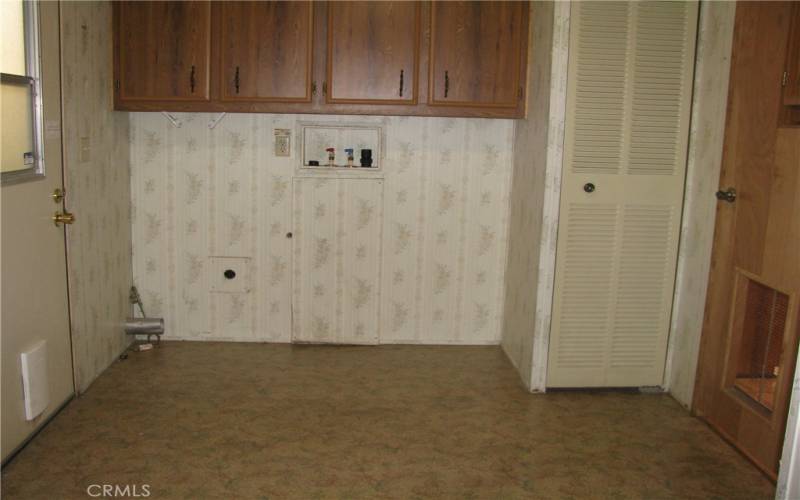 Laundry room, washer & dryer hook up