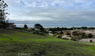 Unblockable ocean views - underground utilities so no wires.