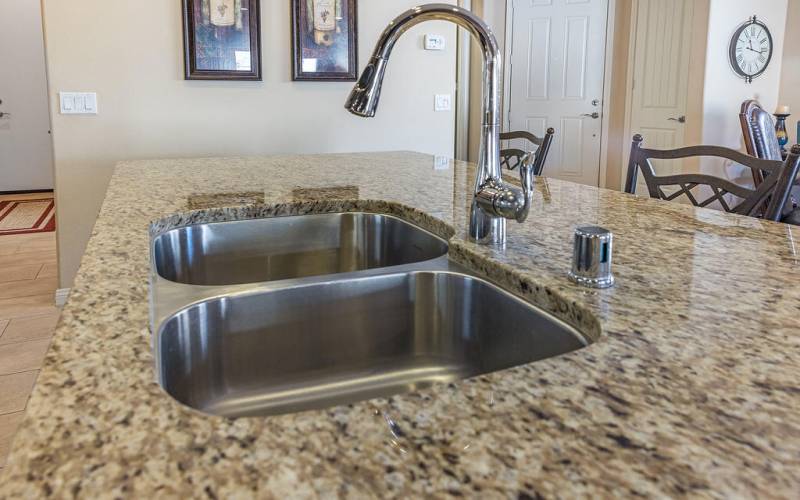 STAINLESS DOUBLE SINKS