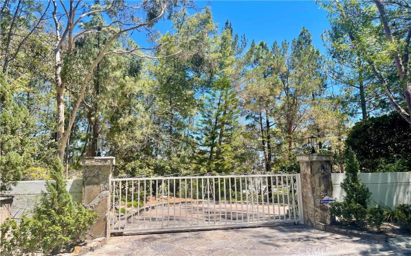27552 Rolling Wood Lane Private Gate
