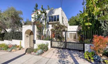 126 W Spruce St, San Diego, California 92103, 3 Bedrooms Bedrooms, ,3 BathroomsBathrooms,Residential,Buy,126 W Spruce St,240002670SD