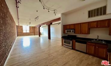 726 S Santa Fe Avenue 202, Los Angeles, California 90021, 1 Bedroom Bedrooms, ,1 BathroomBathrooms,Residential Lease,Rent,726 S Santa Fe Avenue 202,23249451