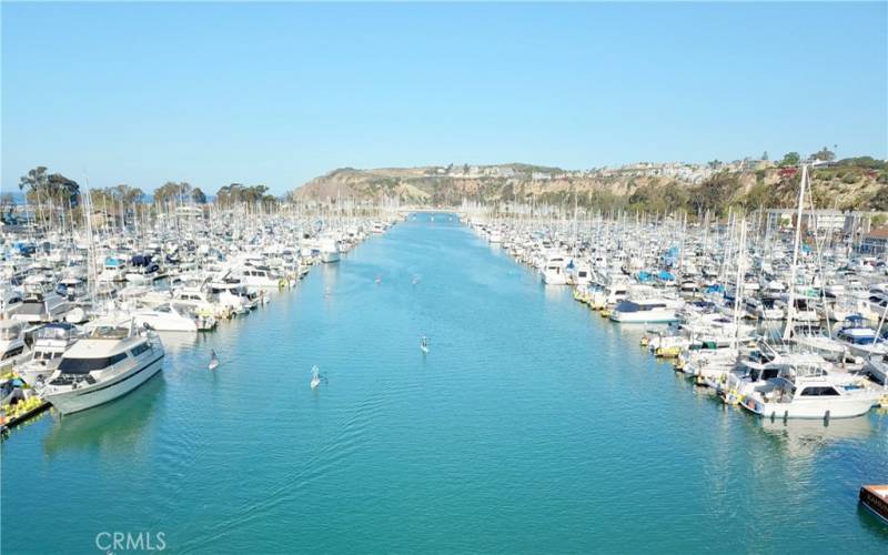 Stand up paddling and kayaking in the harbor, use your own or rent there