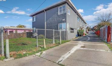 7448 Lockwood St, Oakland, California 94621, 7 Bedrooms Bedrooms, ,5 BathroomsBathrooms,Residential Income,Buy,7448 Lockwood St,41049579