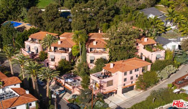 5 Villa-Like Structures on 16,874 SF Lot - Las Orquideas