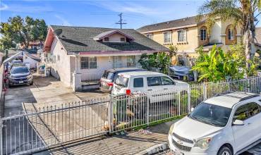 1734 E 70th Street, Los Angeles, California 90001, 6 Bedrooms Bedrooms, ,2 BathroomsBathrooms,Residential Income,Buy,1734 E 70th Street,DW24030318