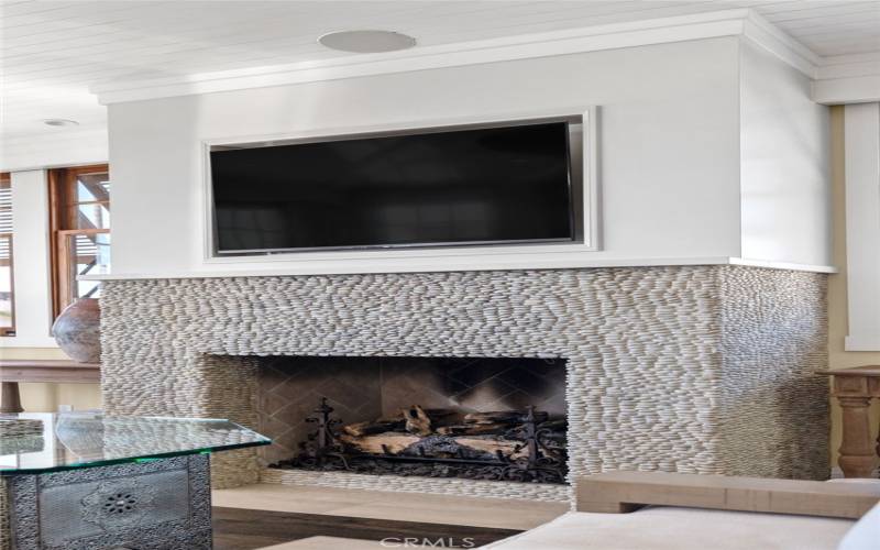 Custom river stone design on great room fireplace