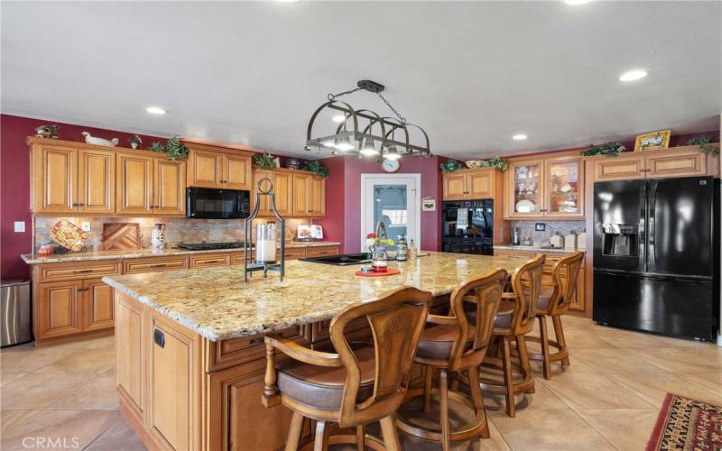 Four seats on the Kitchen island