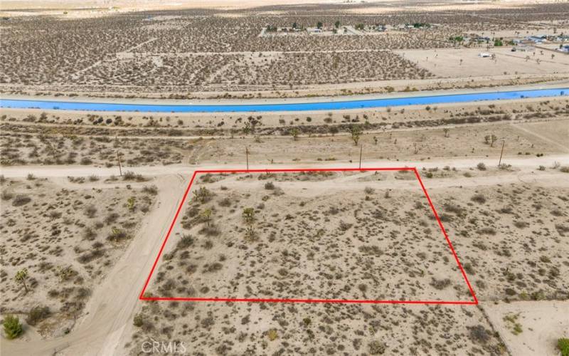 Red property boundary markers are not to be relied on as exact property lines. Buyer to confirm independently.