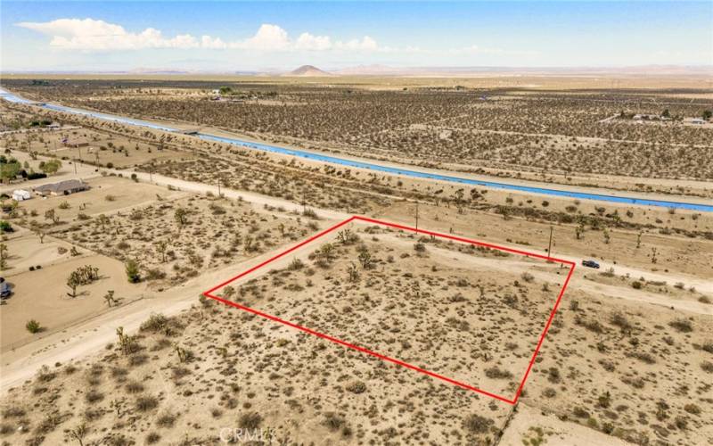 Red property boundary markers are not to be relied on as exact property lines. Buyer to confirm independently.