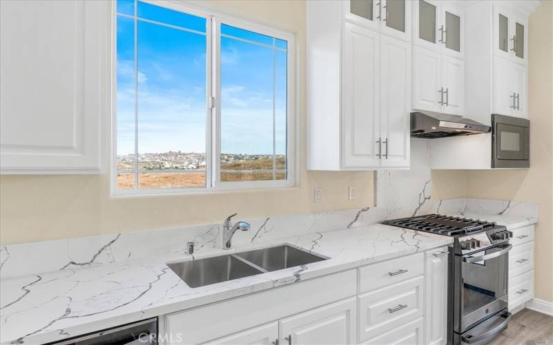 Quartz counter tops.