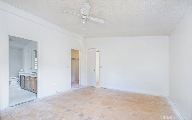 Ceiling fan in Primary Suite.  Photo taken prior to new carpet being installed!