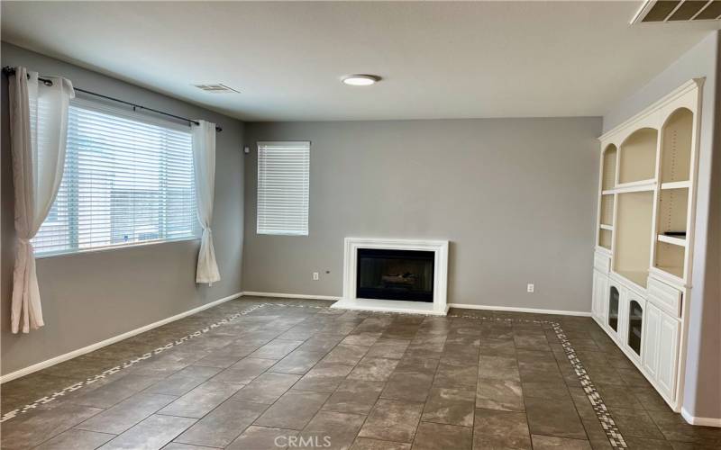 Family room off Kitchen empty