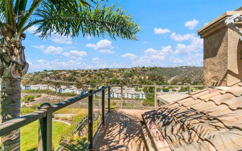 West facing views of hills, golf course + ocean to south.