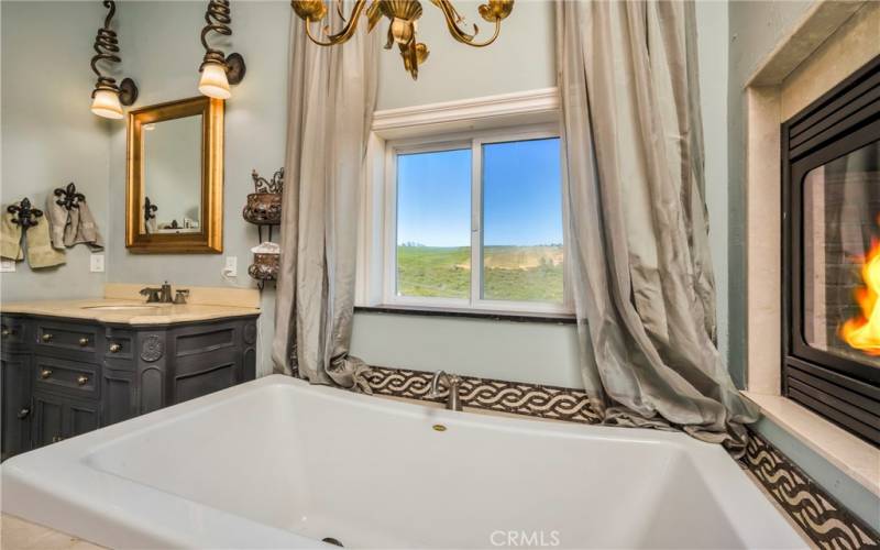 Take a romantic soak overlooking neighboring vineyards.