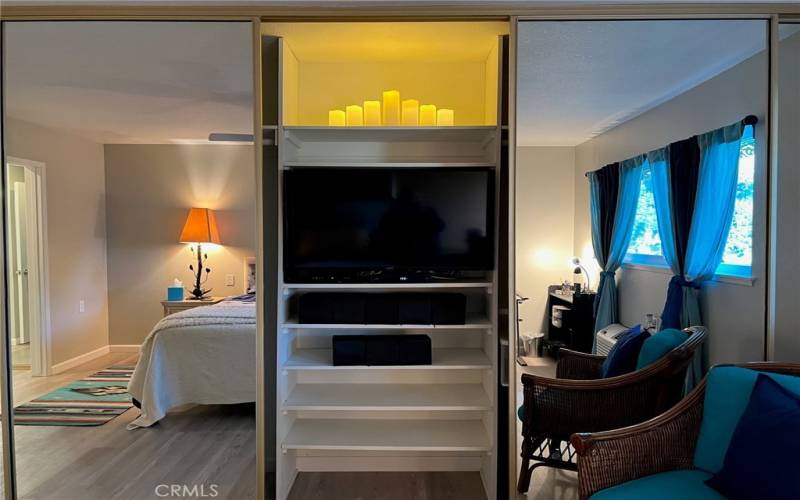 The flat panel tv and remote-controlled candles are clerverly behind the Mirrored closet doors in the Primary bedroom.