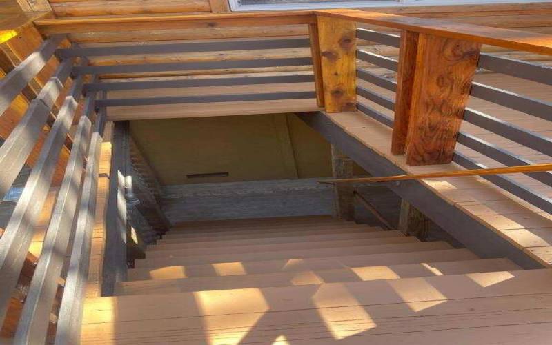 039_Deck Stairs