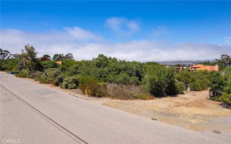 Entrance to the property directly off Bayview Heights Drive.