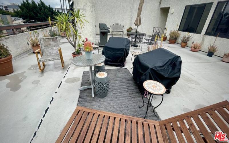 Rooftop community sundeck and entertaining area