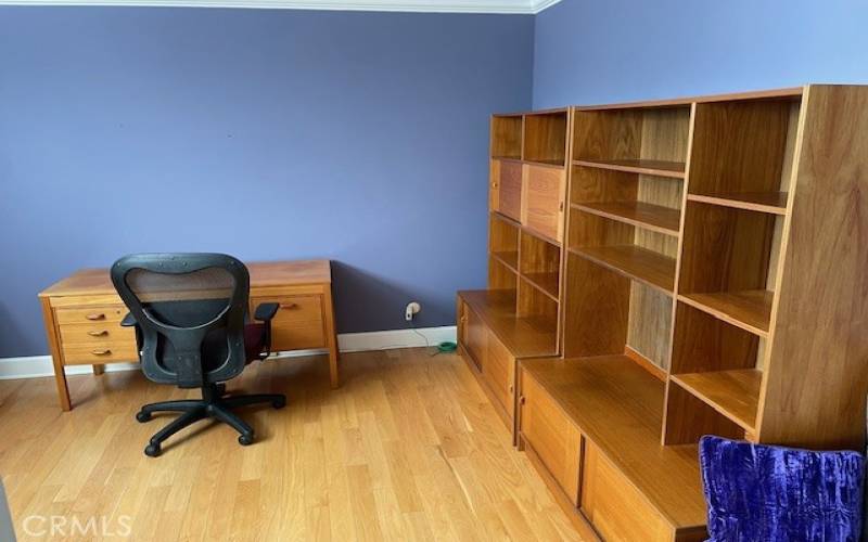 great additional office space with built-ins