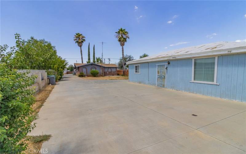 Driveway leading to back unit.