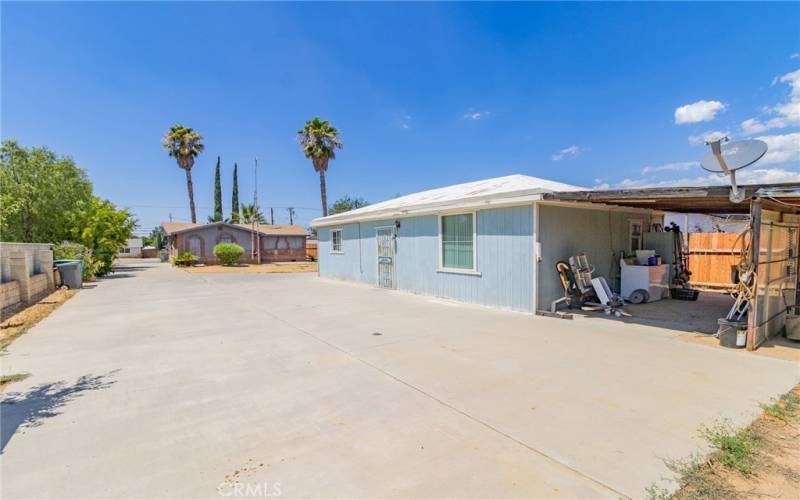 Back unit driveway space.