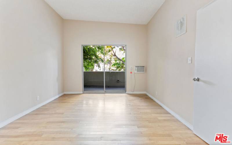 Main bedroom - 10Ft high ceiling