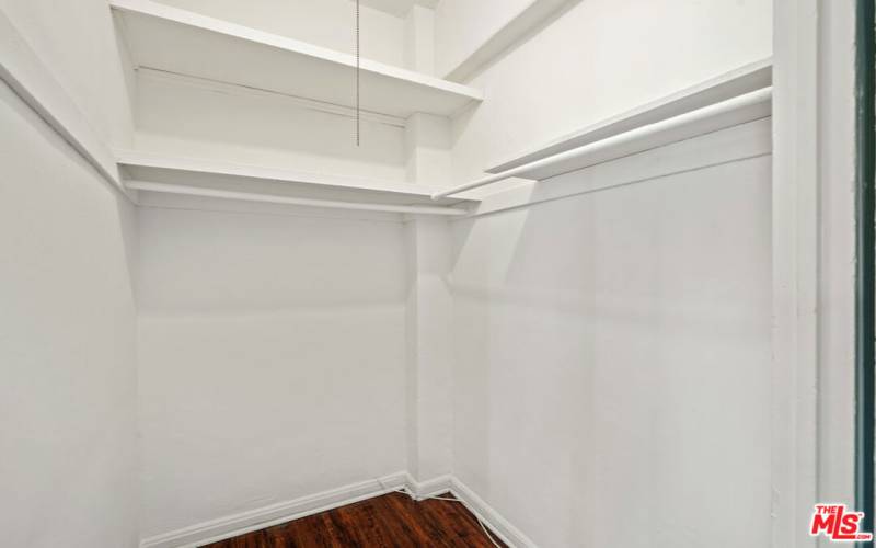 Walk-in closet -n bedroom