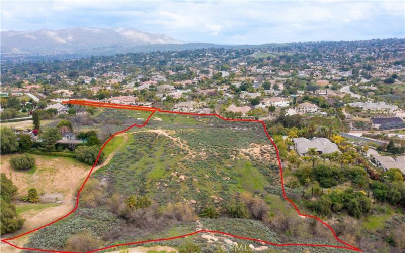 Looking N/E. The boundaries depicted on this picture are approximate and should not be relied upon for precise lot delineation.