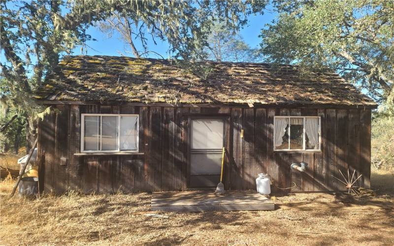 Ancient 2 bedroom cabin