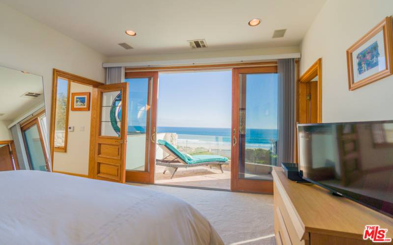 Bedroom #2w/ terrace and ocean views
