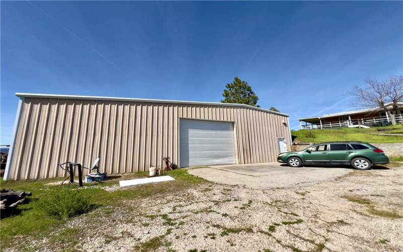 Large shop with 12' x 14' roll up door