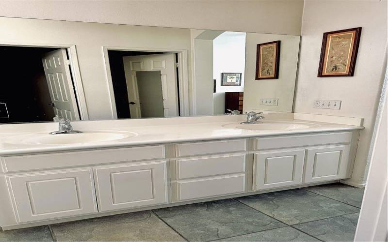 DB Master Bed Bath Counter