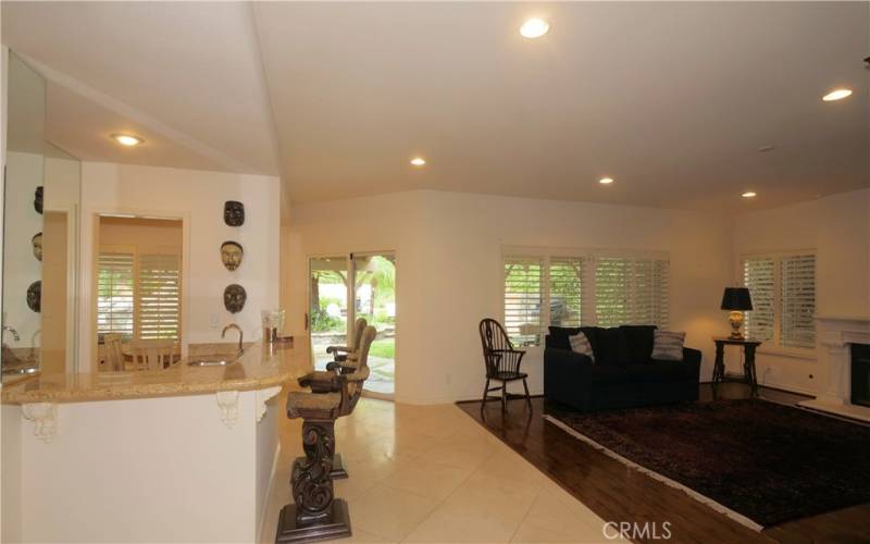 Wet Bar & Family Rm