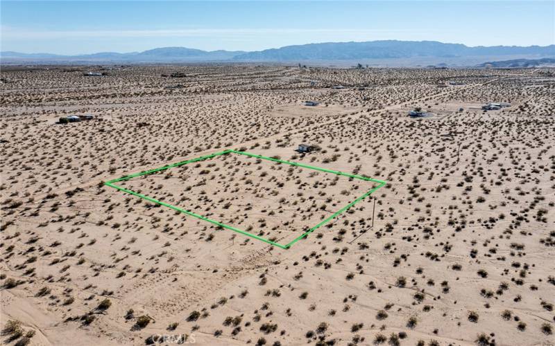 Lot with view to the mountains.