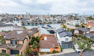 52 Balboa Coves, Newport Beach, California 92663, 3 Bedrooms Bedrooms, ,2 BathroomsBathrooms,Residential Lease,Rent,52 Balboa Coves,NP24046292
