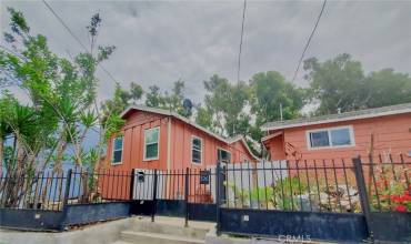 326 E Beach Avenue, Inglewood, California 90302, 5 Bedrooms Bedrooms, ,3 BathroomsBathrooms,Residential Income,Buy,326 E Beach Avenue,OC24010492