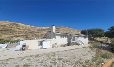 11561 Soledad Canyon Road, Agua Dulce, California 91390, 3 Bedrooms Bedrooms, ,2 BathroomsBathrooms,Residential,Buy,11561 Soledad Canyon Road,GD23178749